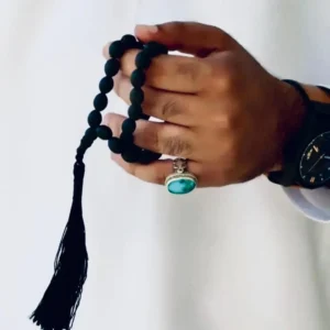 سبحة من العنبر النادر
